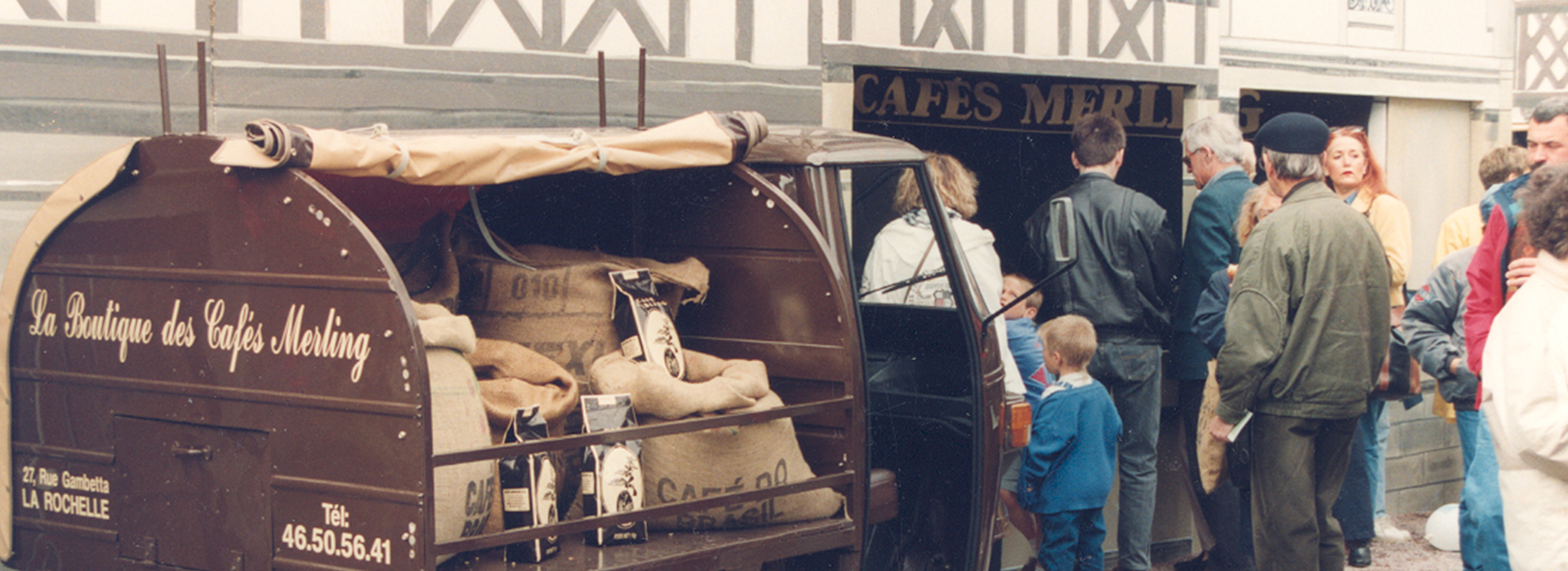 Les premières ventes des cafés Merling sur la place du marché de La Rochelle.